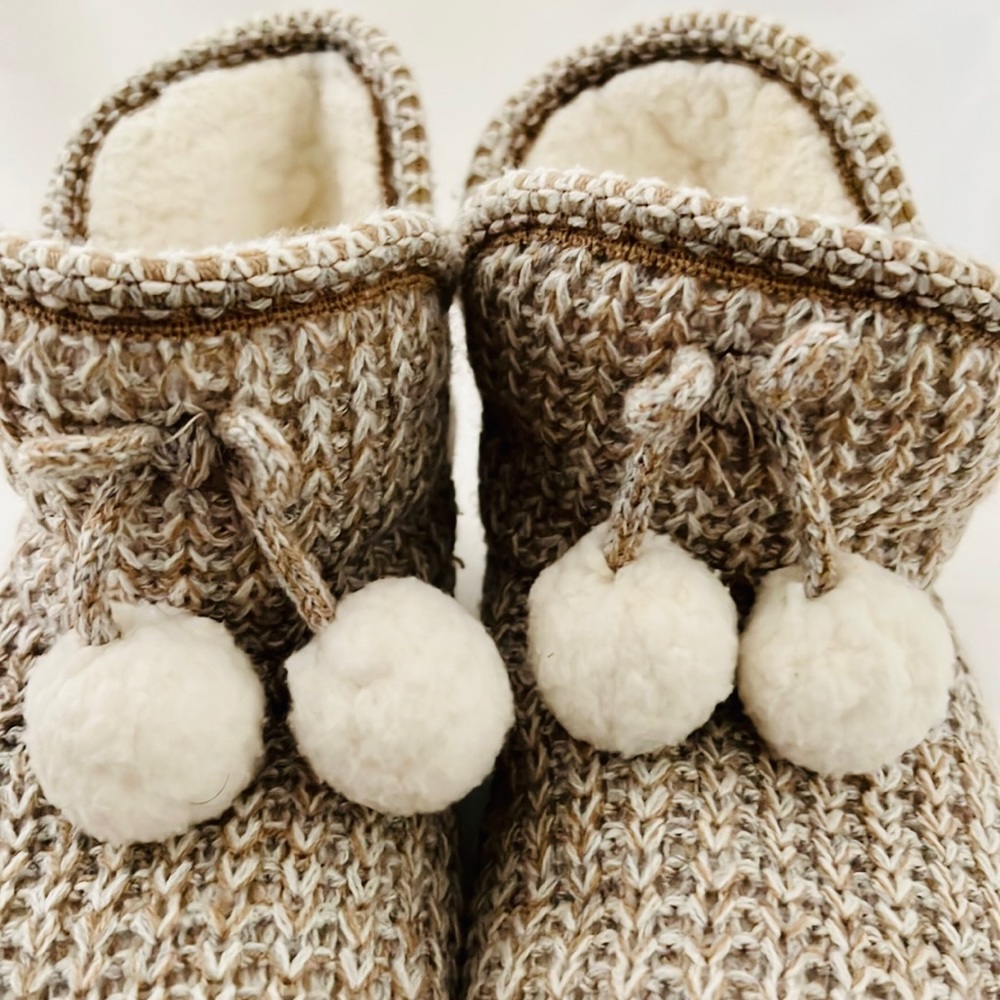 Muk Luks~Original / Slipper Bootie /  Host Pick - Picture 12 of 15